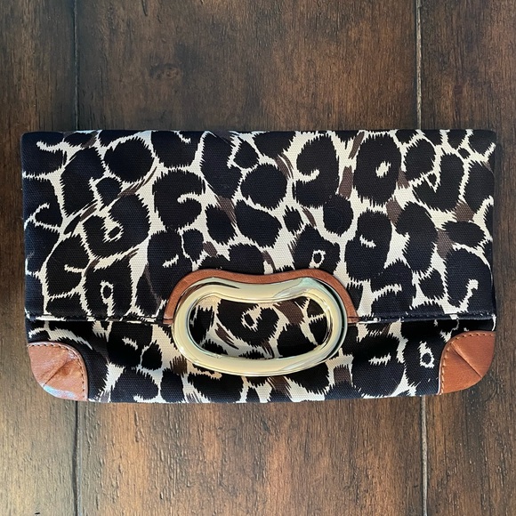 Gianni Bini Leopard Print Fold-over Clutch Bag - Picture 2 of 14